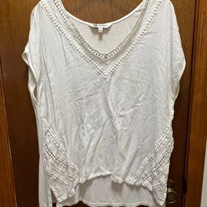 Bobeau Cream V-Neck Blouse